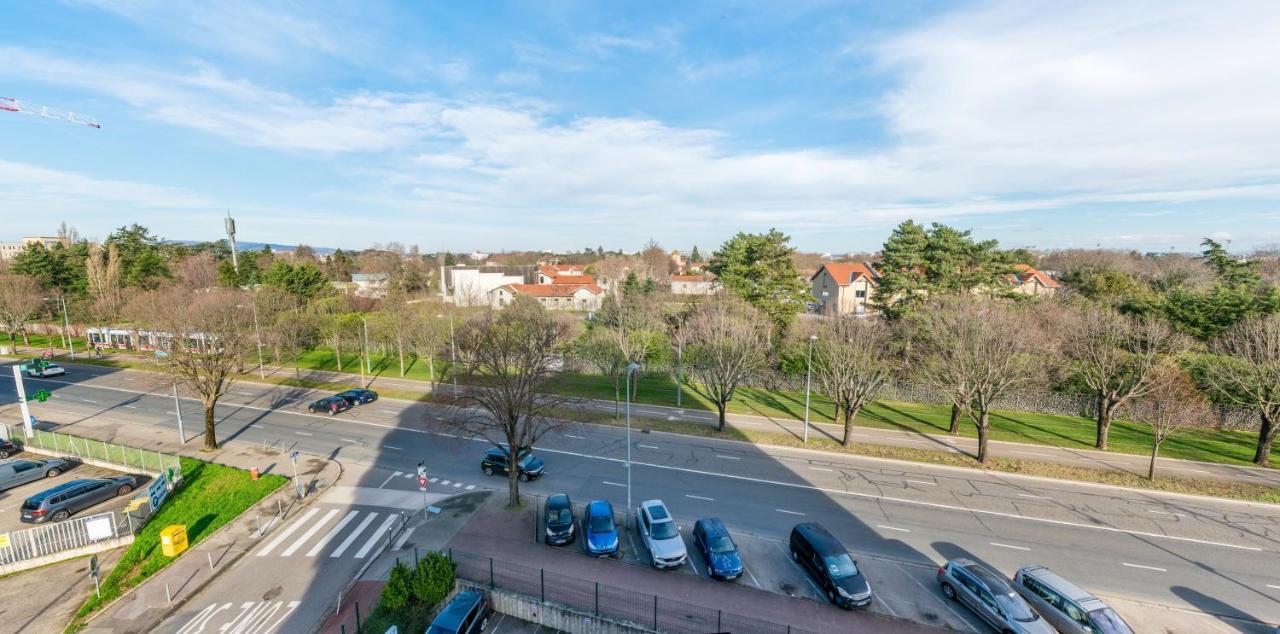 T2 De Standing Climatise Avec Parking Prive, Tram T2 T5, Hopitaux Est Daire Bron Dış mekan fotoğraf