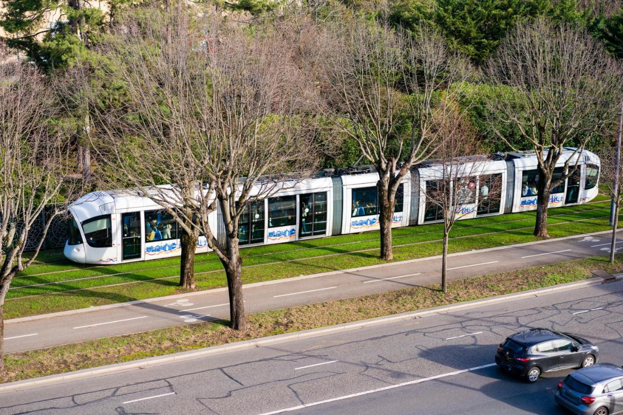 T2 De Standing Climatise Avec Parking Prive, Tram T2 T5, Hopitaux Est Daire Bron Dış mekan fotoğraf